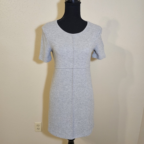 Gray Short Sleeve Women's Dress - Picture 3 of 6